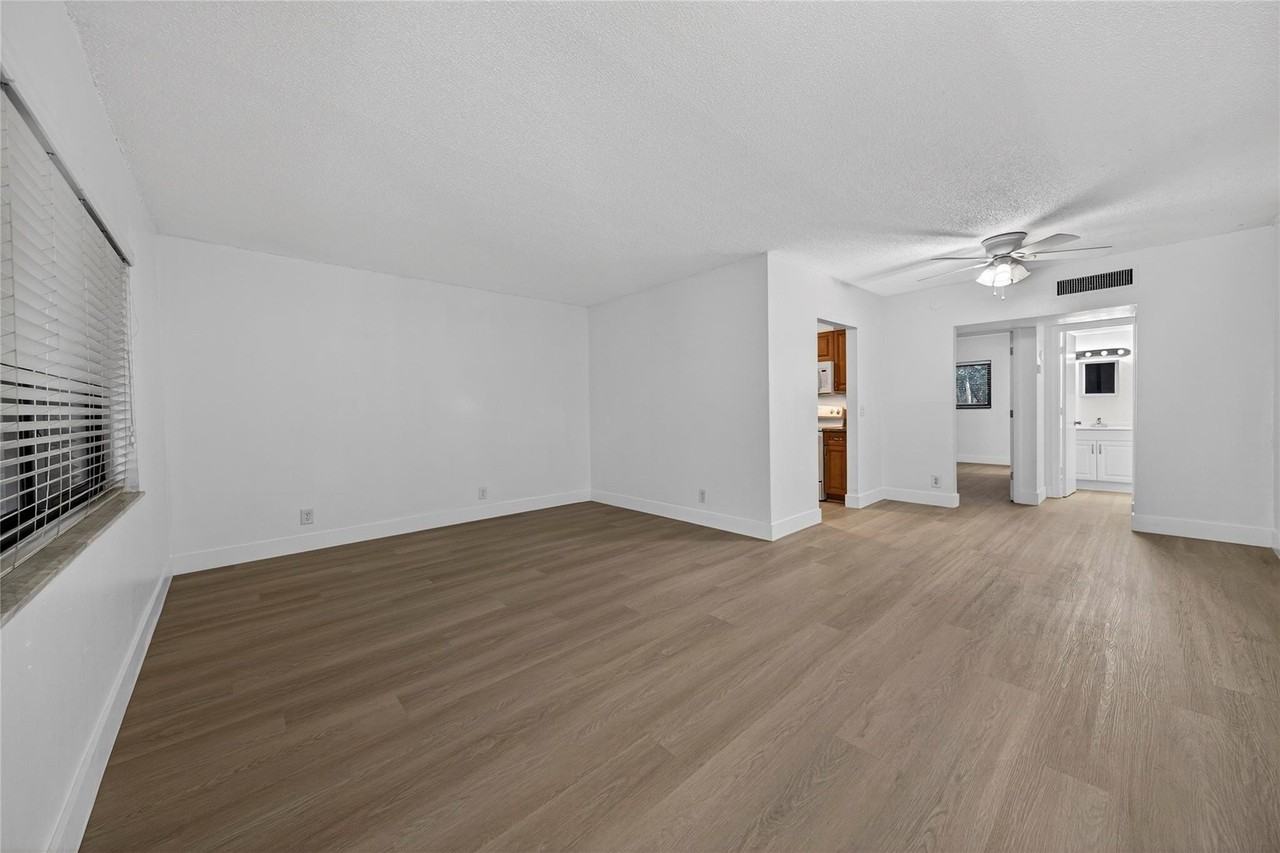 2201 Ne 36th St #105 - Photo 3 of 25