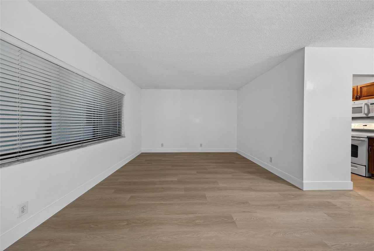 2201 Ne 36th St #105 - Photo 4 of 25