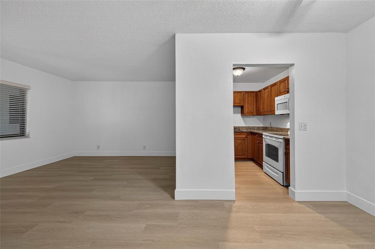2201 Ne 36th St #105 - Photo 6 of 25