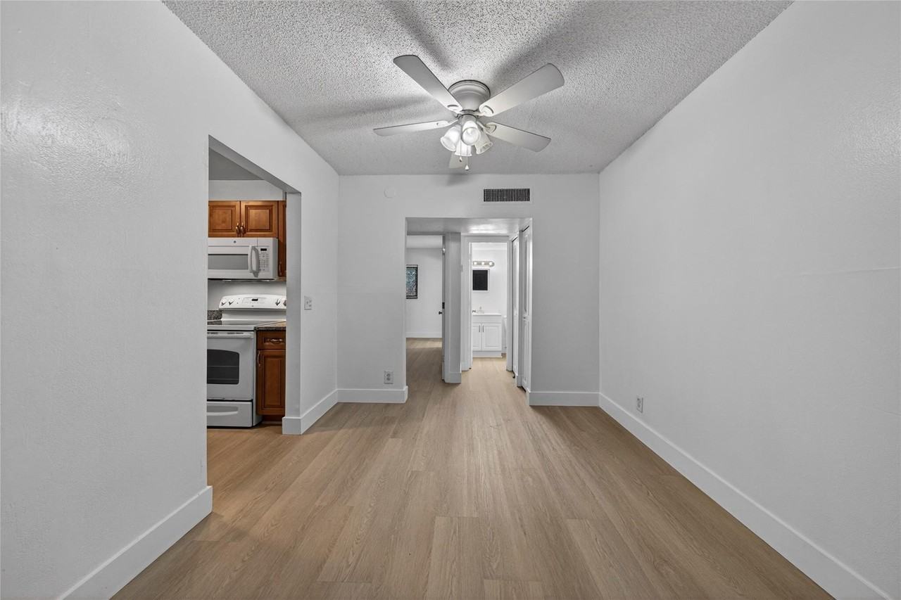 2201 Ne 36th St #105 - Photo 7 of 25