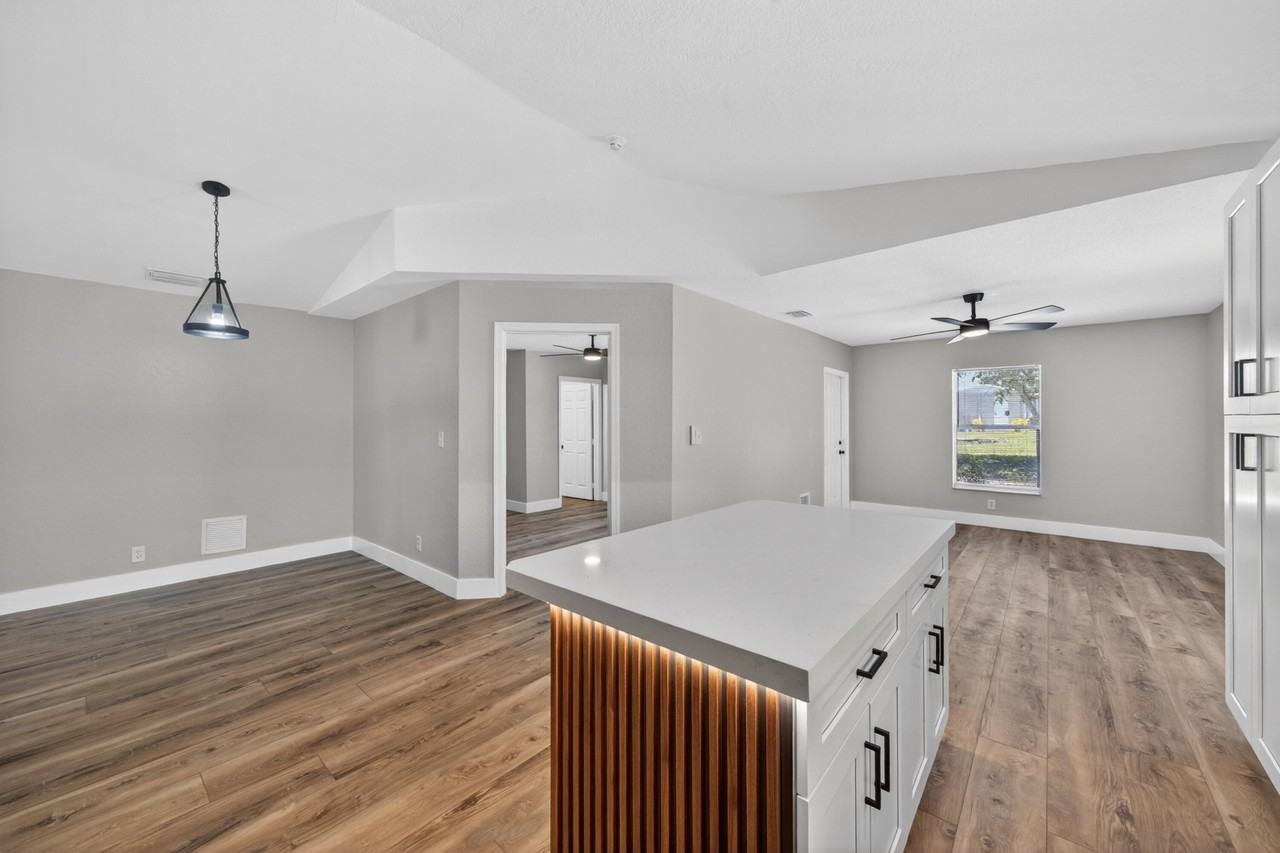 351 Nw 8th Ave - Photo 7 of 34