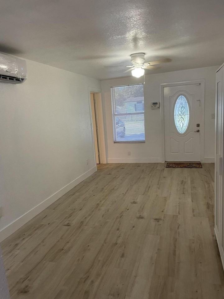 265 Ne 46th St - Photo 3 of 8