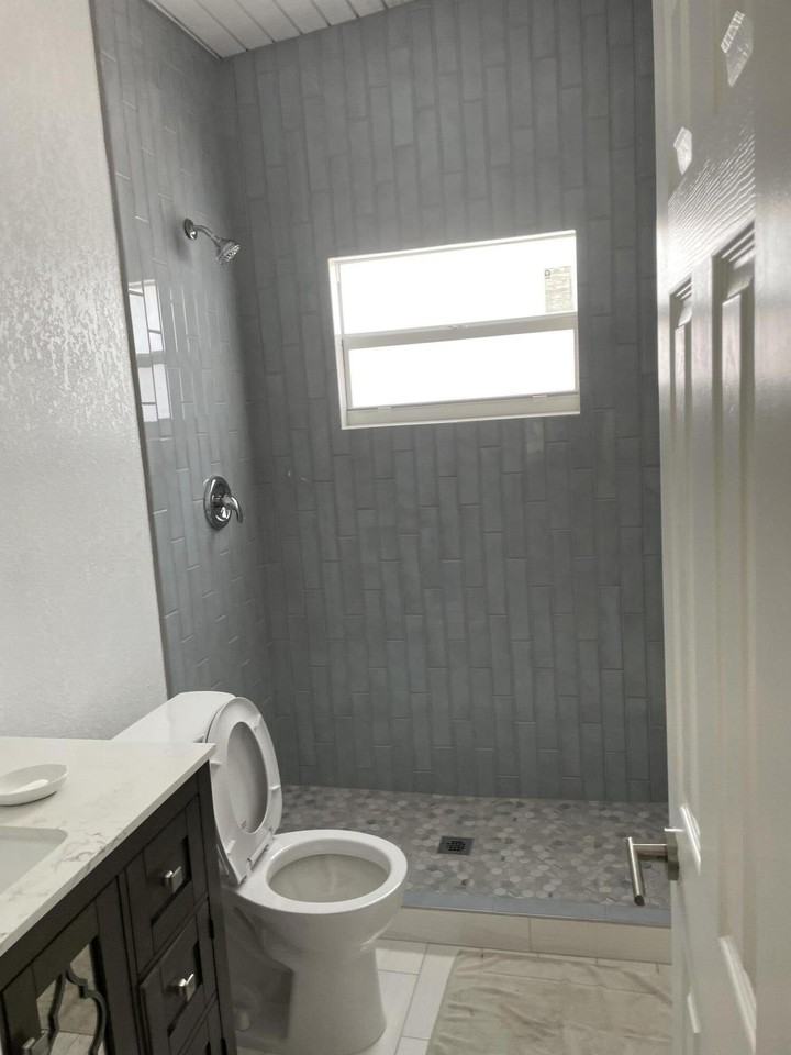 265 Ne 46th St - Photo 5 of 8