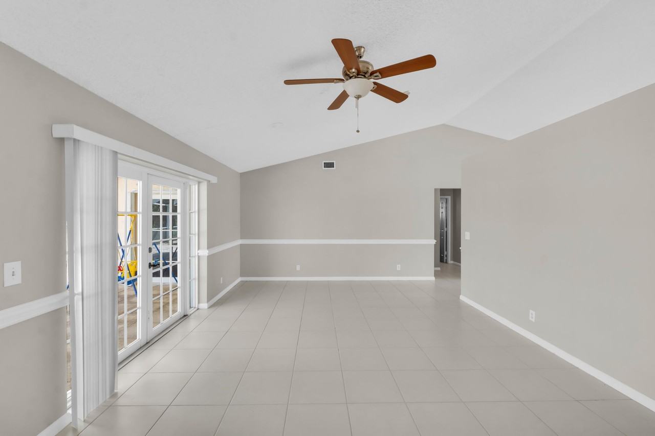 1909 Nw 80th Ave - Photo 5 of 39