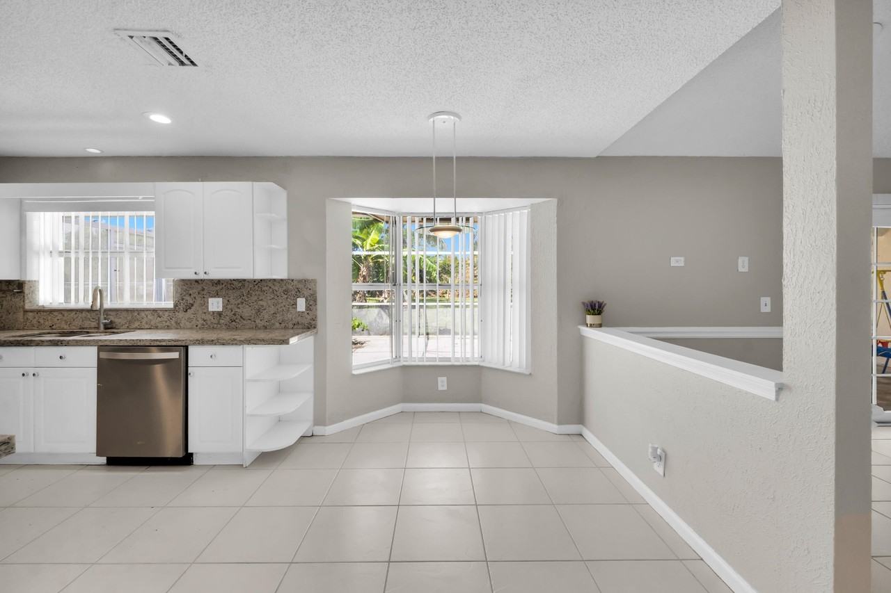 1909 Nw 80th Ave - Photo 6 of 39