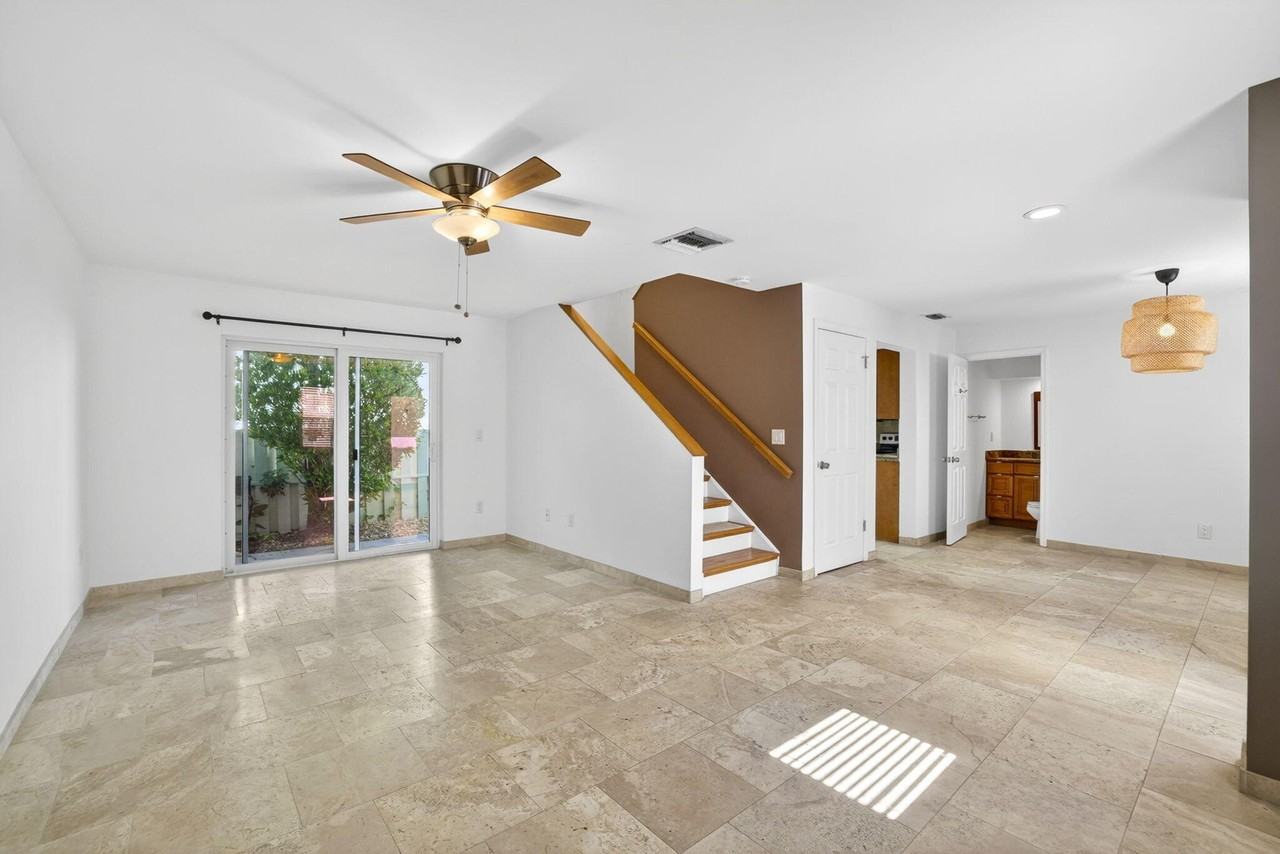 3221 Ne 15th St - Photo 3 of 29