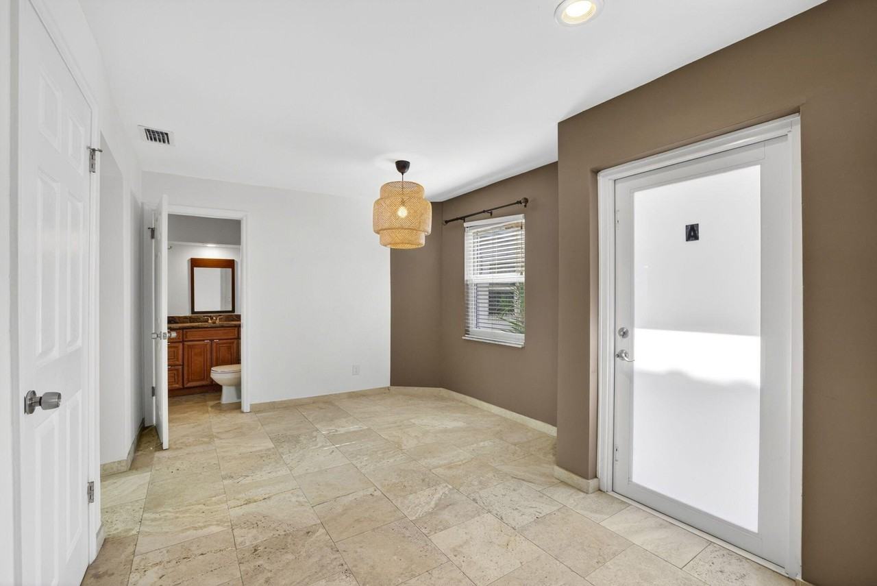 3221 Ne 15th St - Photo 6 of 29