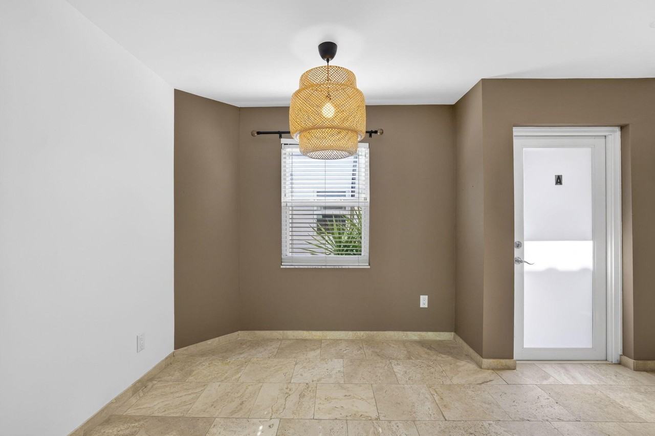 3221 Ne 15th St - Photo 7 of 29