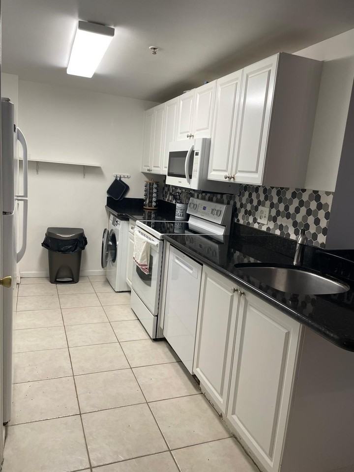 2060 Greenview Shores Blvd #319 - Photo 4 of 20