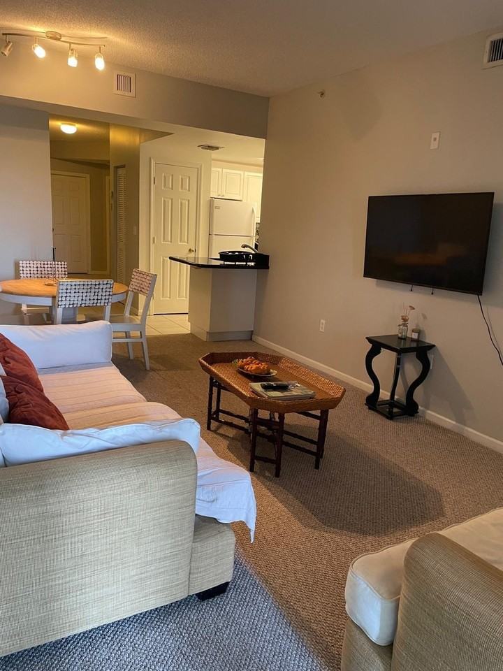 2060 Greenview Shores Blvd #319 - Photo 7 of 20