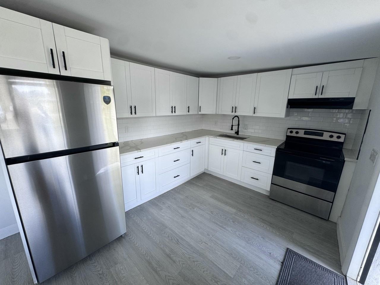 137 Sw 9th Ave - Photo 3 of 11