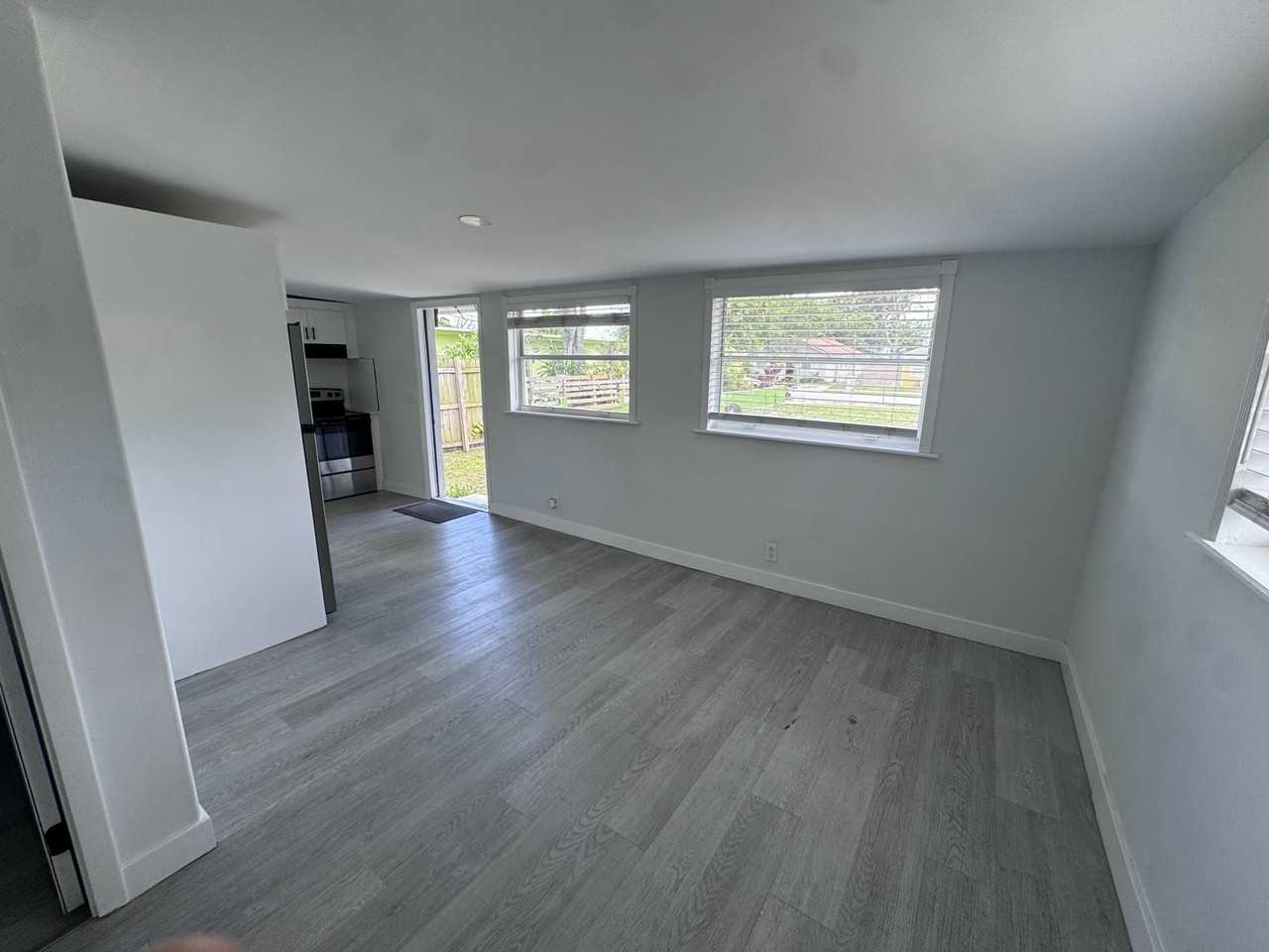 137 Sw 9th Ave - Photo 4 of 11