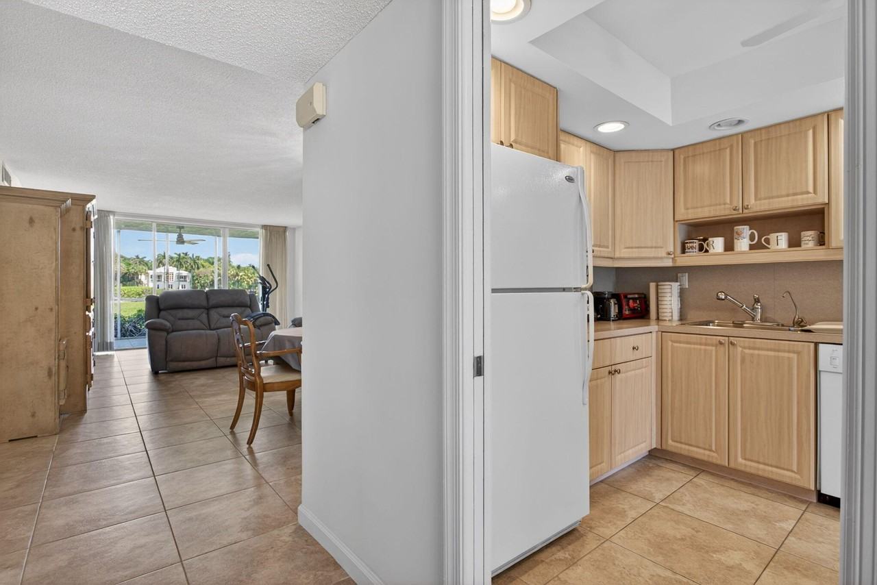 3150 Ne 48th Ct #104 - Photo 6 of 36