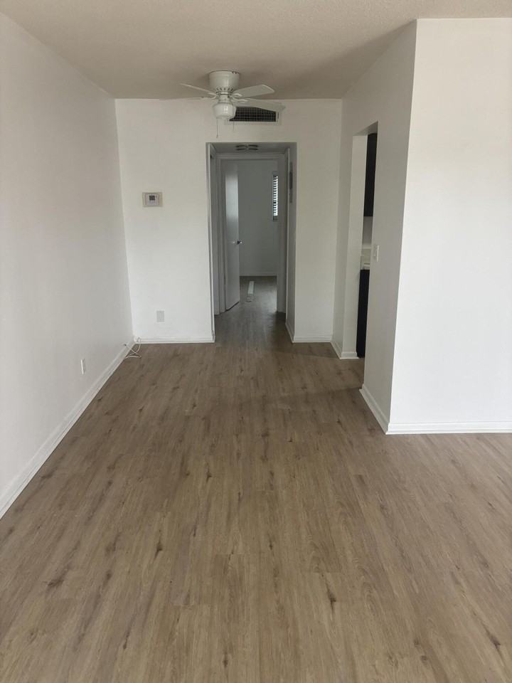 521 Ne 45th St - Photo 6 of 17