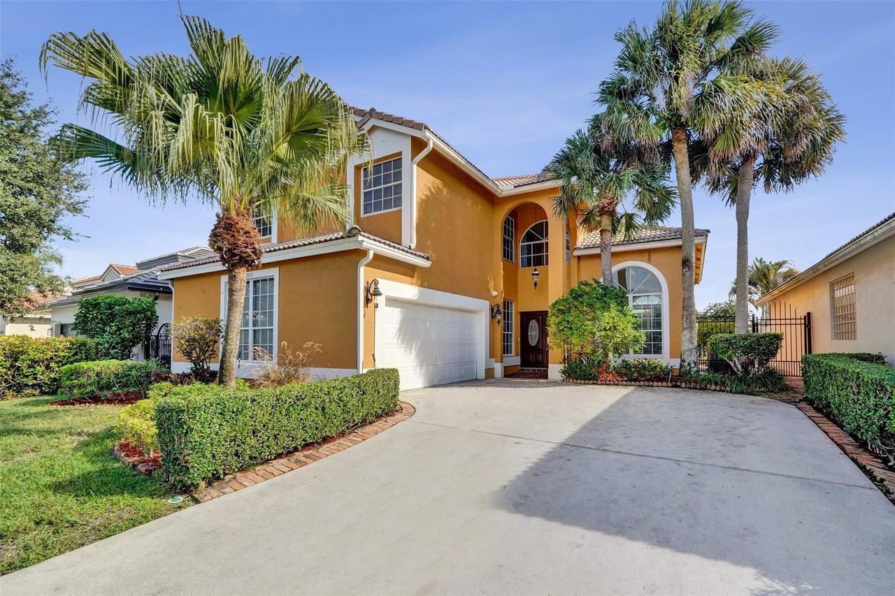 10902 Tamoron Ln - Photo 2 of 50