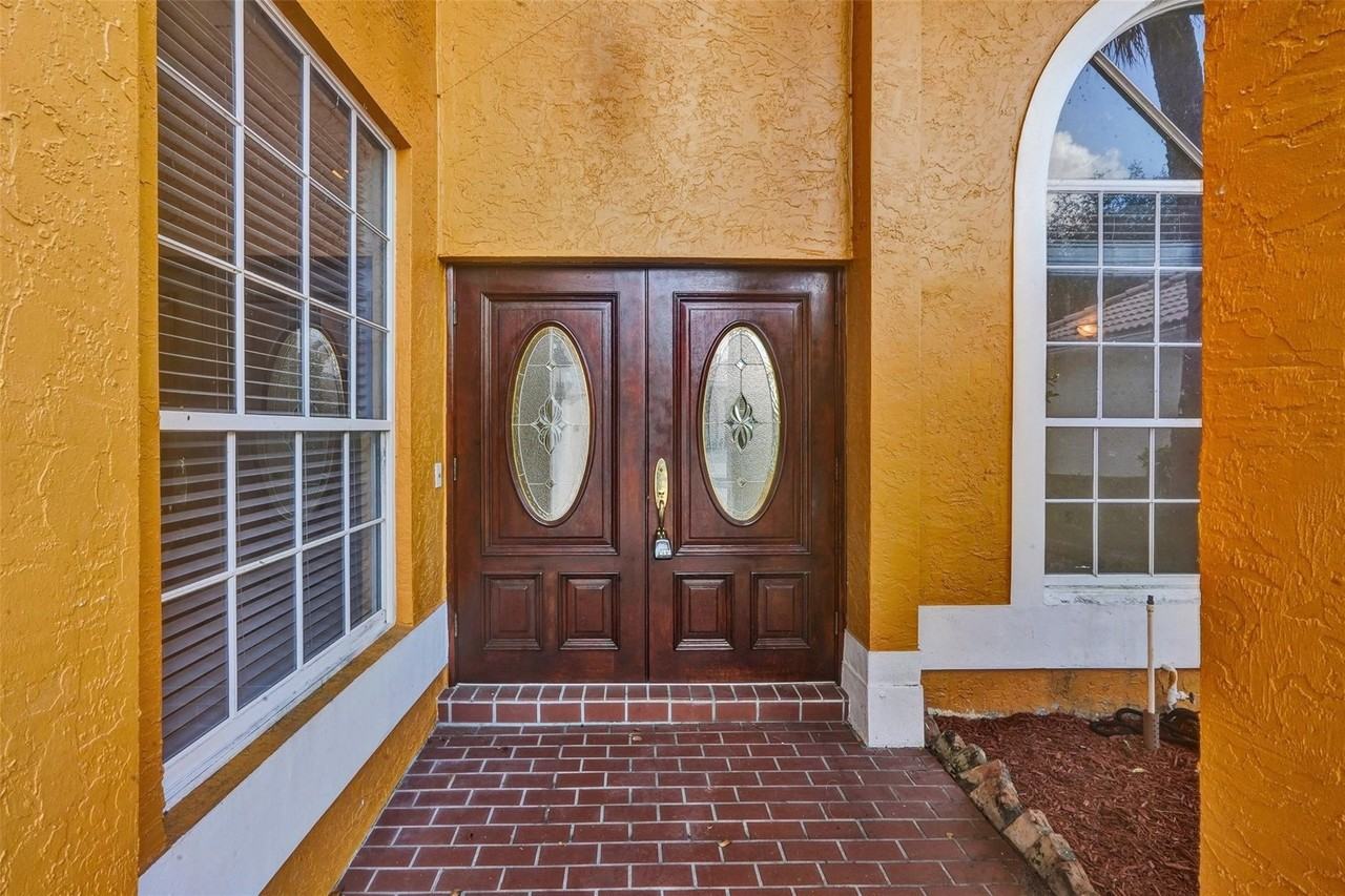 10902 Tamoron Ln - Photo 4 of 50