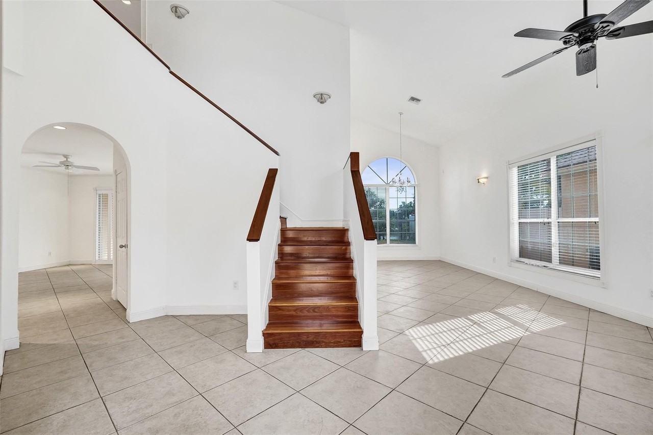 10902 Tamoron Ln - Photo 5 of 50