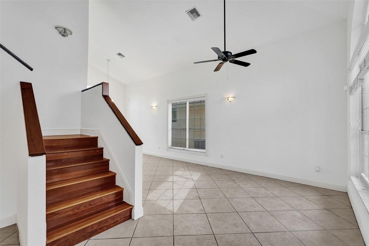 10902 Tamoron Ln - Photo 6 of 50