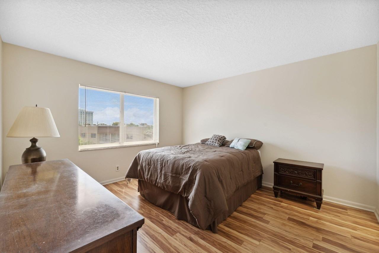 1638 Embassy Dr #410 - Photo 6 of 17