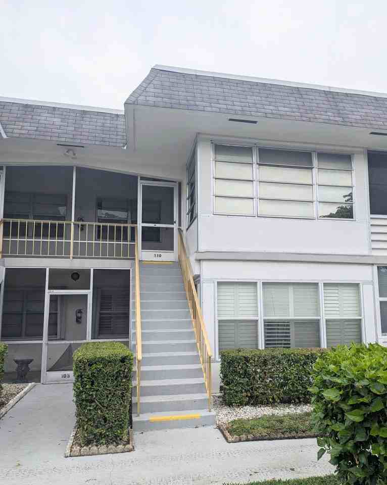 110 Stratford N - Photo 2 of 18