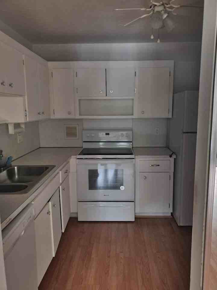 110 Stratford N - Photo 6 of 18