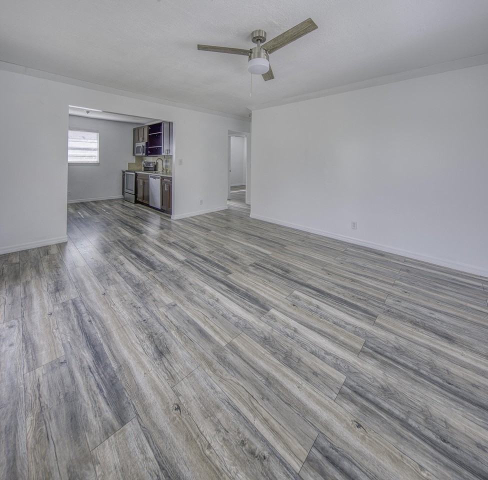 216 S Ocean Breeze - Photo 4 of 15