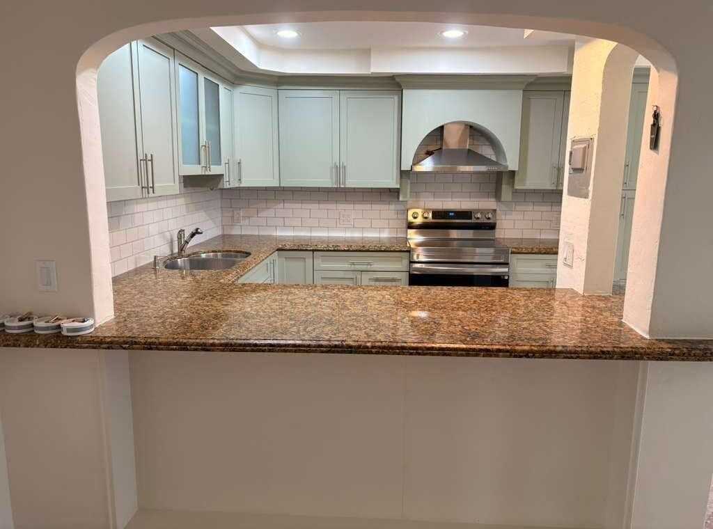 733 Ne 18th Ave - Photo 4 of 50
