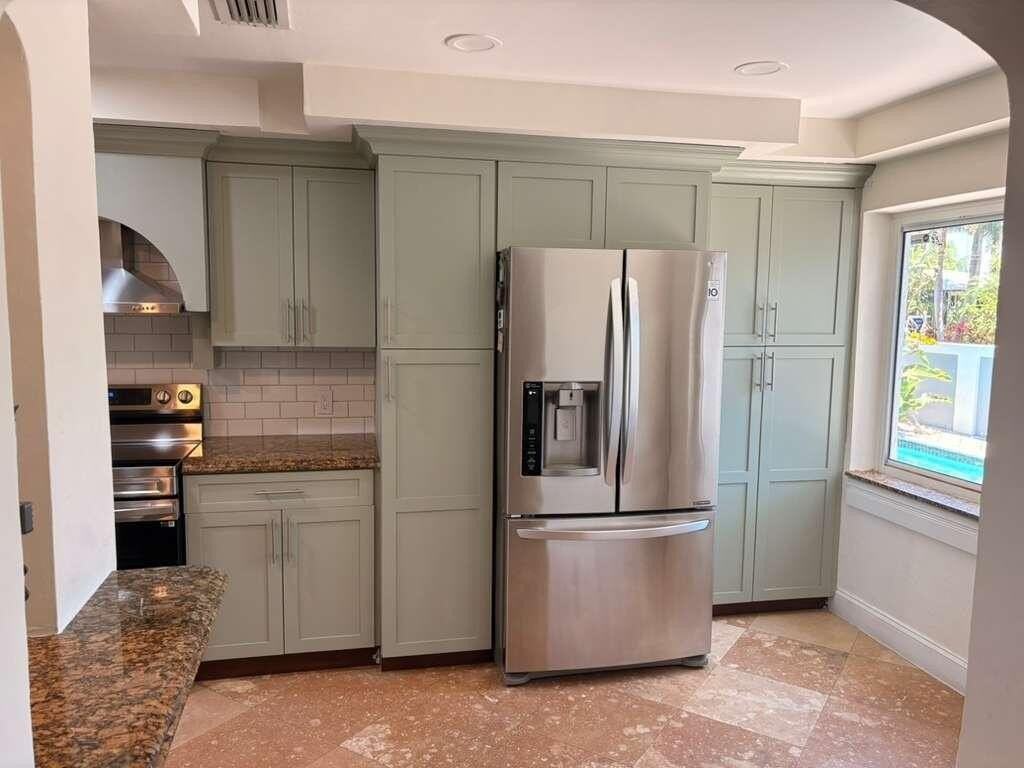 733 Ne 18th Ave - Photo 5 of 50
