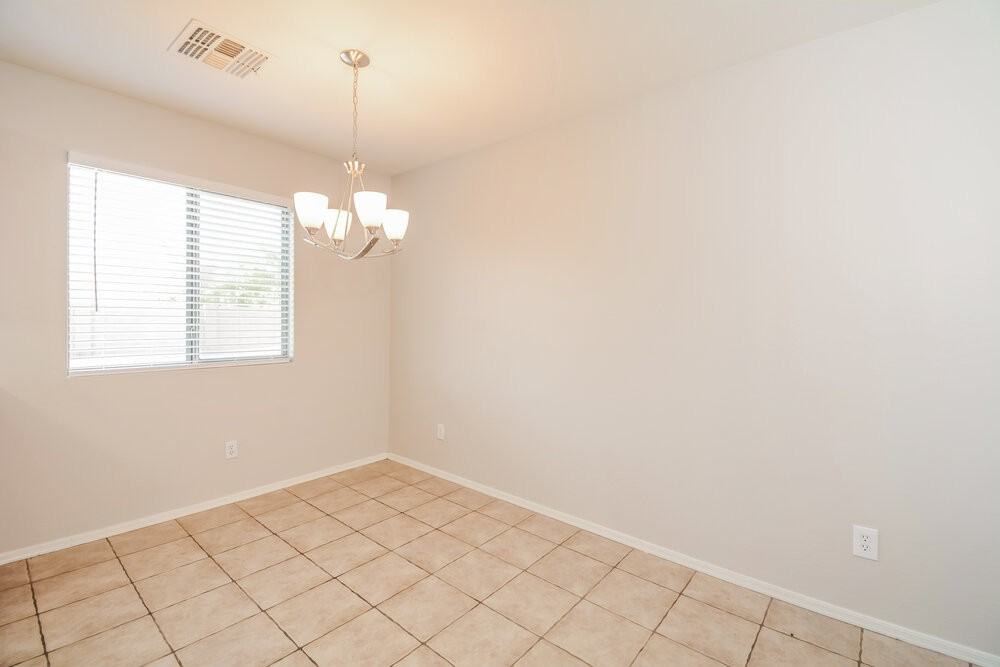 3202 S Justin Dr - Photo 5 of 17