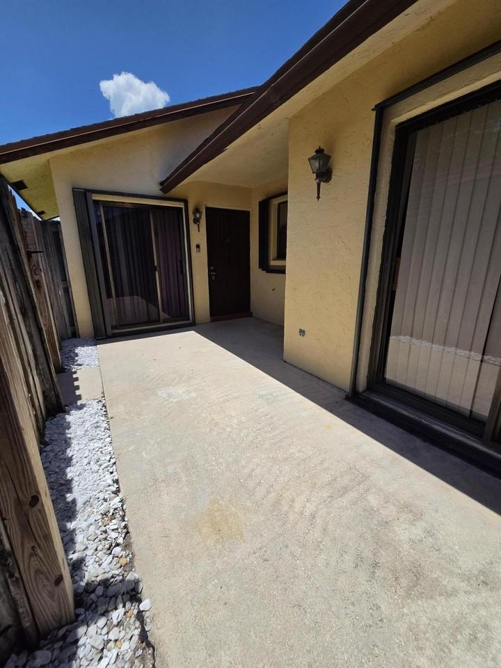 503 Springdale Cir #50C - Photo 4 of 25