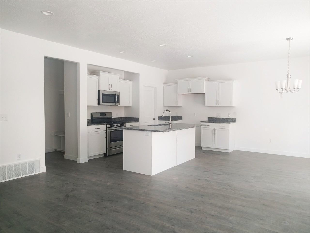504 S Pegasus Way - Photo 3 of 35