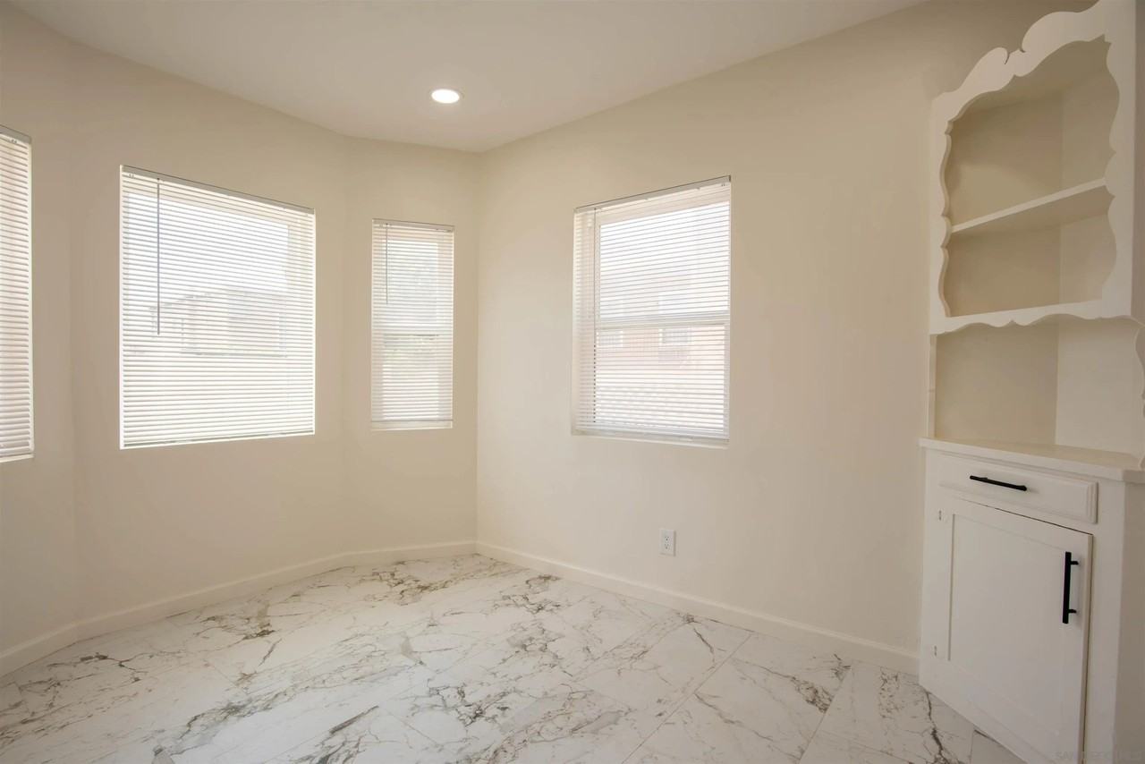 4563 Rainier Ave - Photo 5 of 23