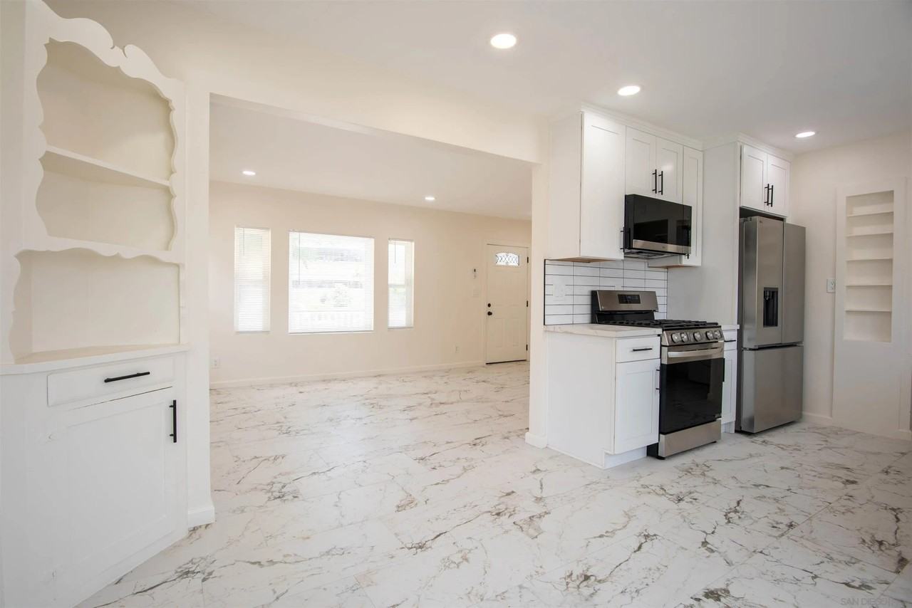 4563 Rainier Ave - Photo 6 of 23