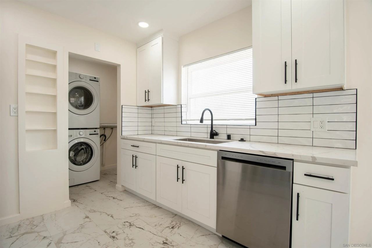 4563 Rainier Ave - Photo 7 of 23