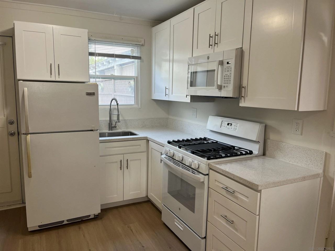 3610 44th St - Photo 4 of 10