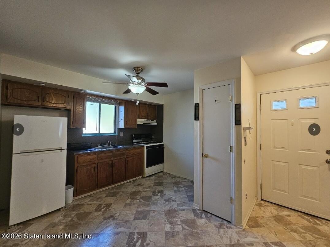 59 Corbin Ave - Photo 3 of 10