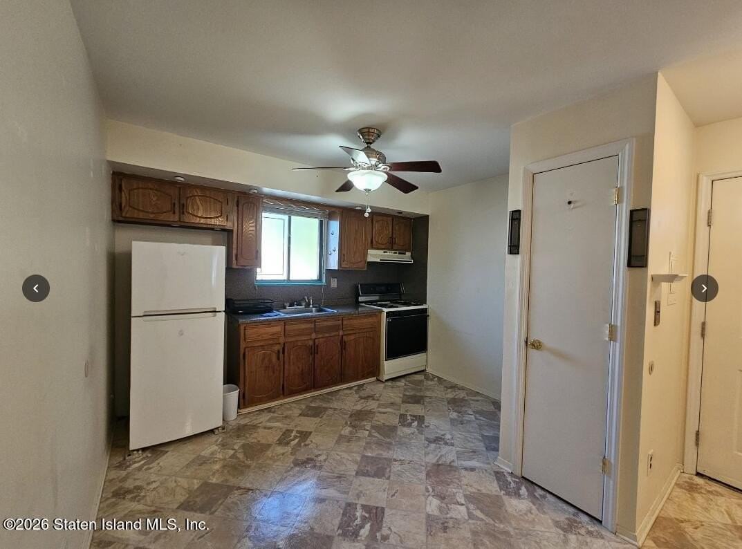 59 Corbin Ave - Photo 4 of 10