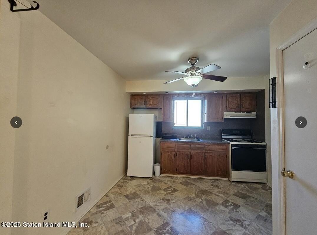 59 Corbin Ave - Photo 5 of 10