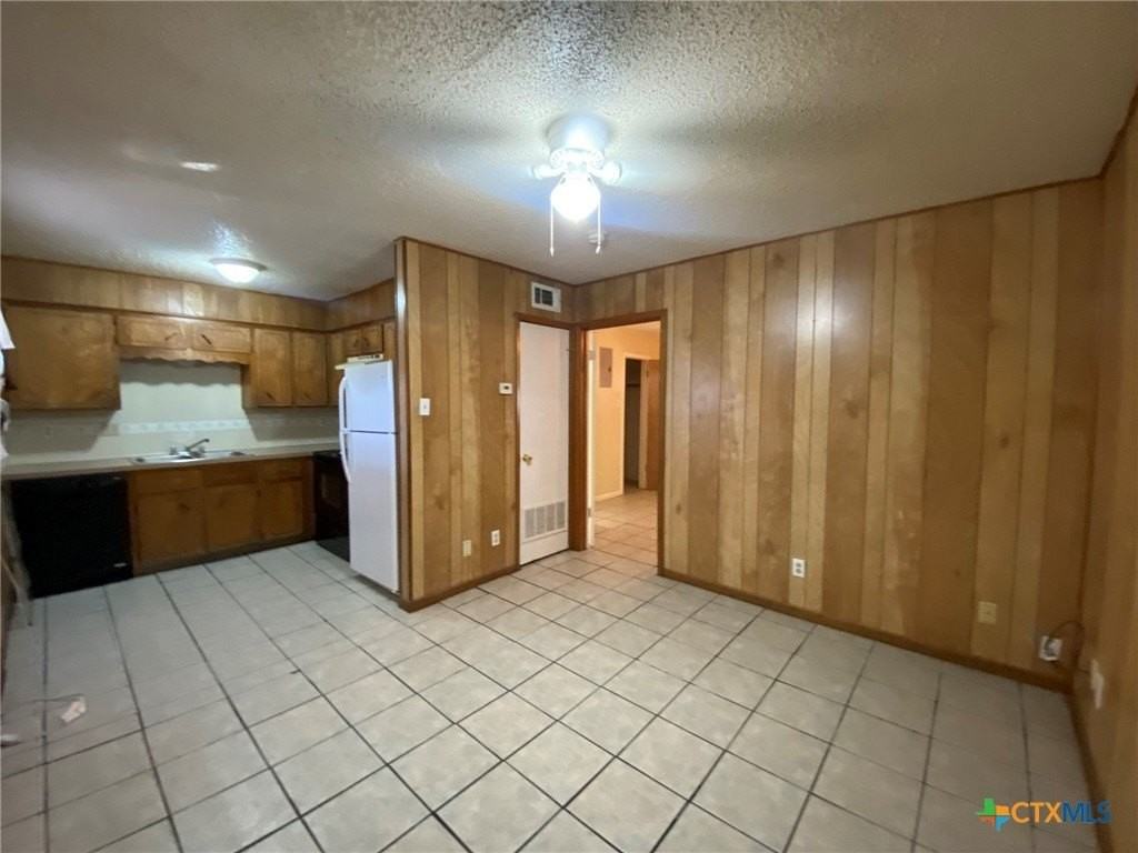 607 N 20th St #204 - Photo 2 of 8