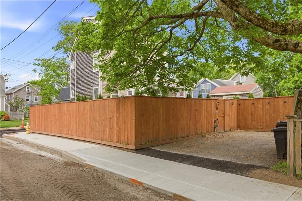 51 Callender Ave - Photo 2 of 38