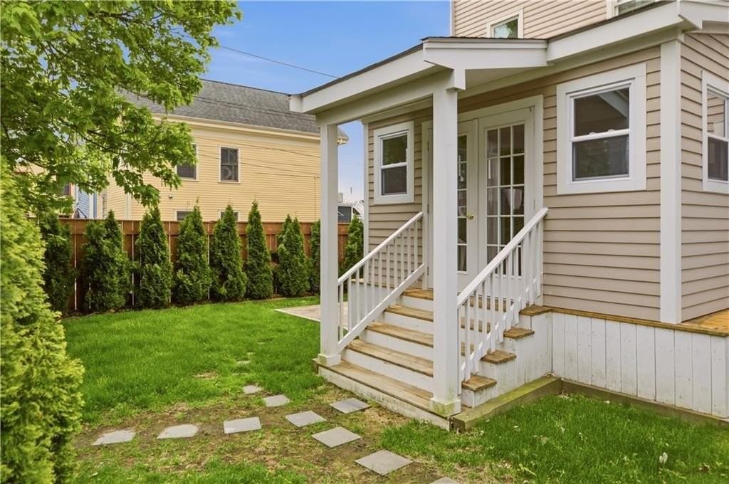 51 Callender Ave - Photo 3 of 38