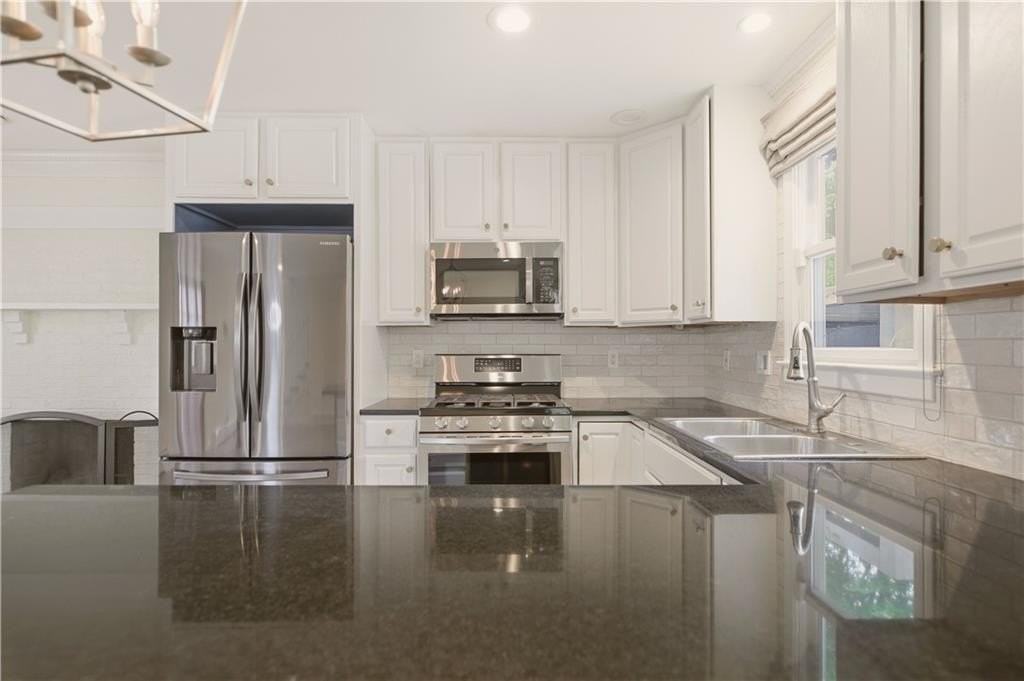 51 Callender Ave - Photo 7 of 38
