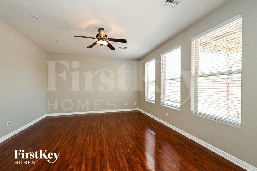 7178 Picton Ave - Photo 2 of 15