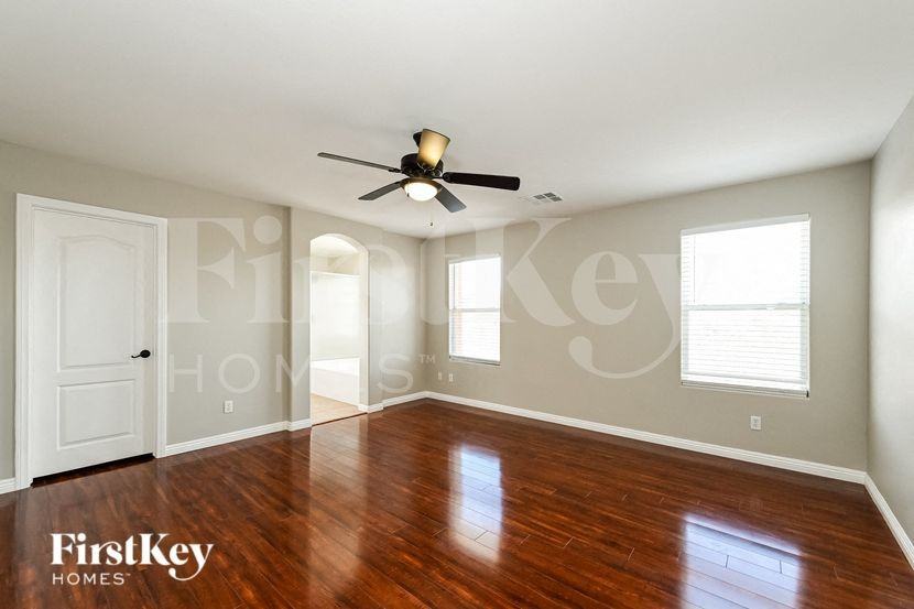 7178 Picton Ave - Photo 6 of 15