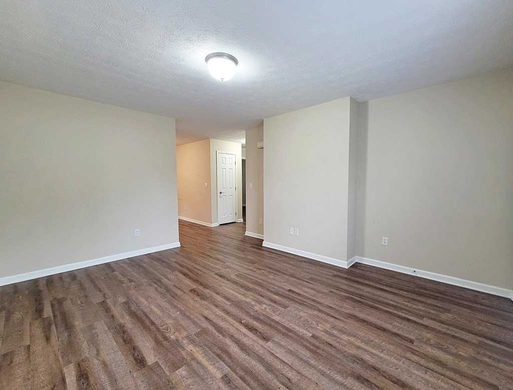 952 Beverly Dr - Photo 2 of 10