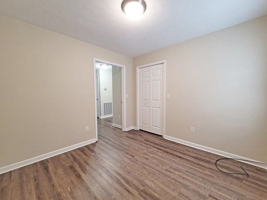 952 Beverly Dr - Photo 5 of 10