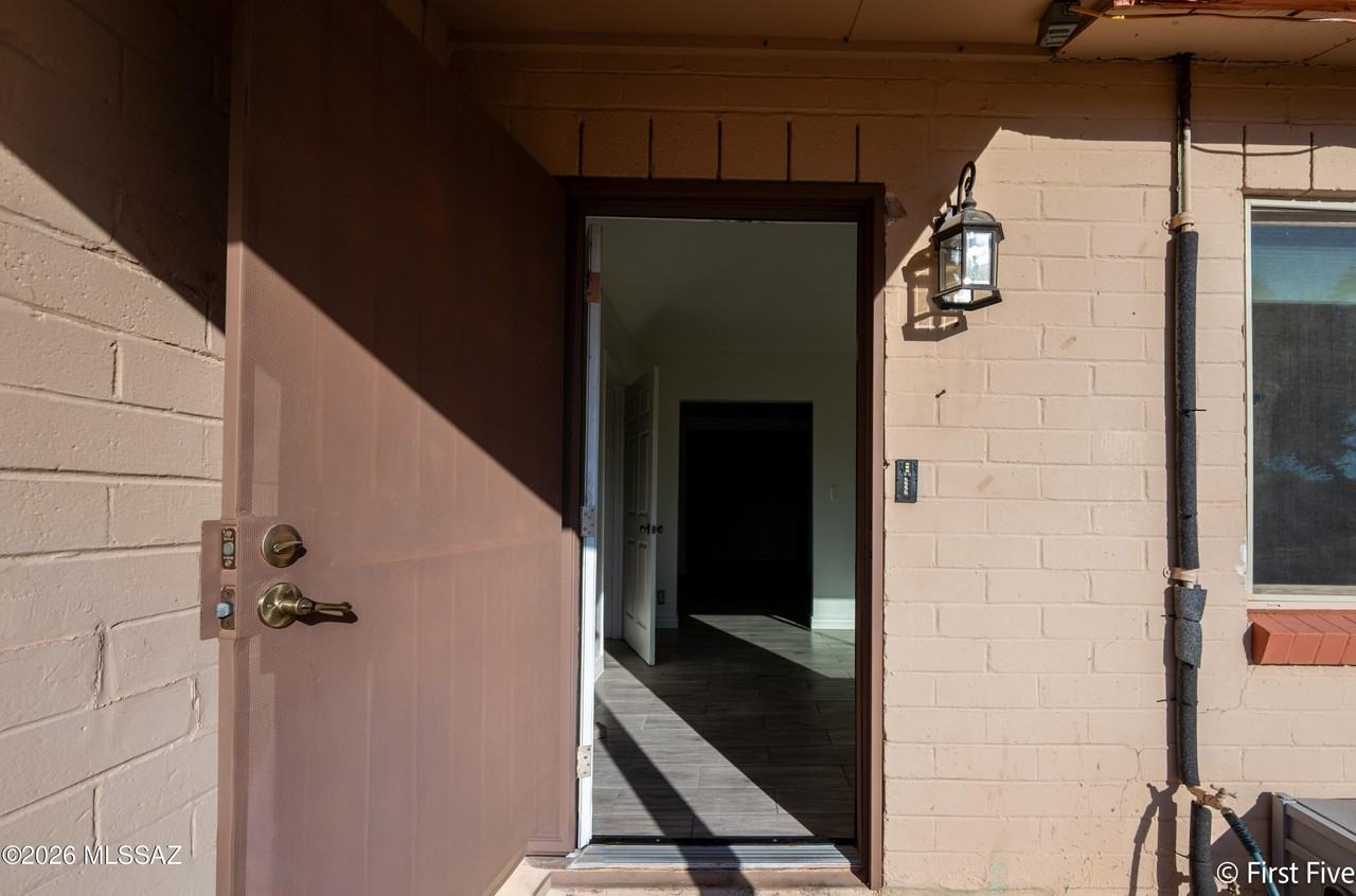 2011 S Kelvin Stra - Photo 3 of 20