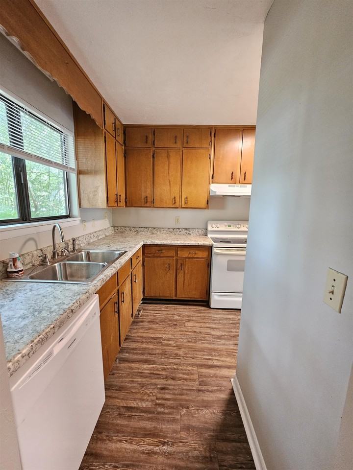 198 Locke St #B - Photo 3 of 18