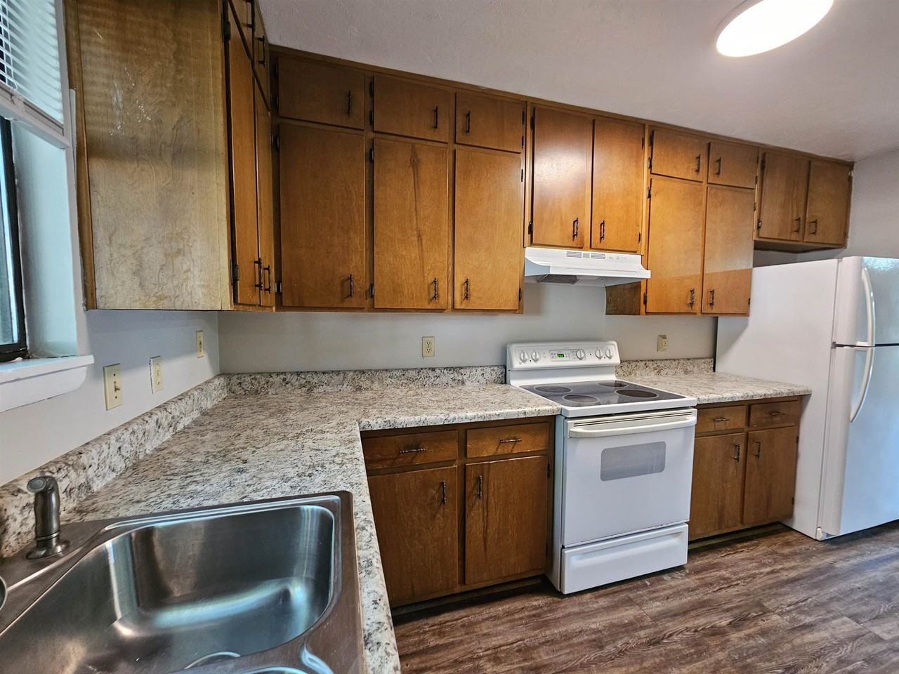 198 Locke St #B - Photo 4 of 18