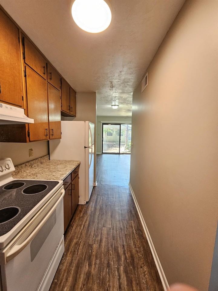 198 Locke St #B - Photo 5 of 18